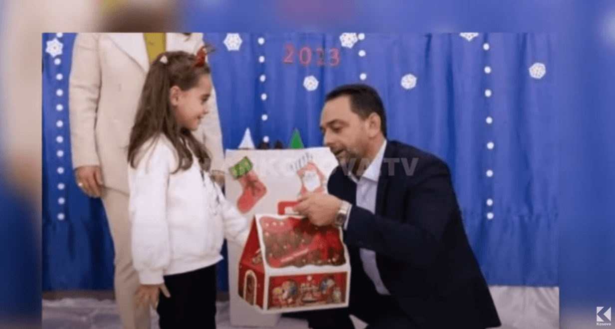 Komuna e Skenderajt jep versionin për shpërndarjen e dhuratave me origjinë serbe (VIDEO)
