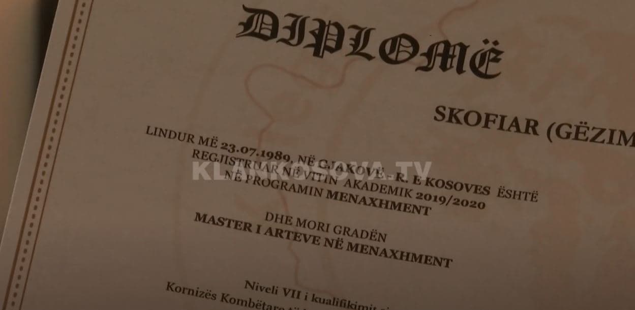 Diplomimi post-mortem, shoferi hero merr master pas vdekjes (VIDEO)