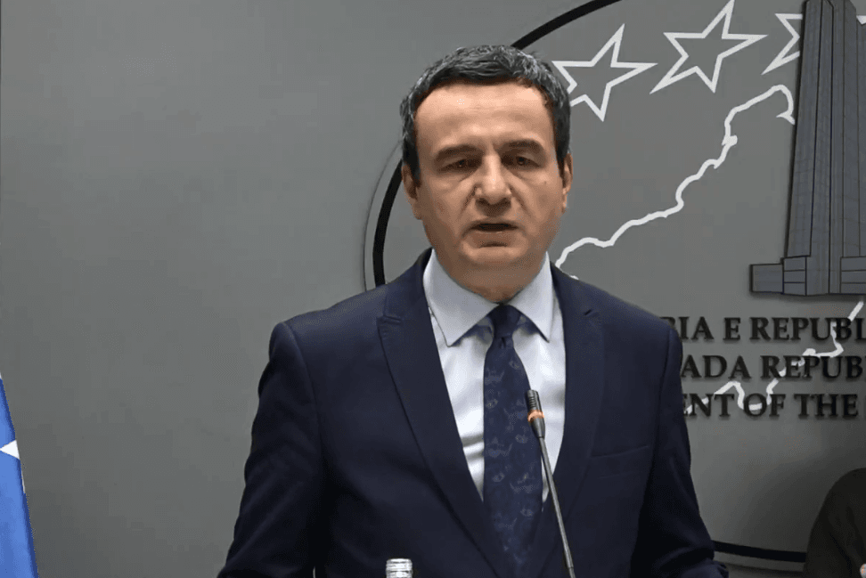 Kurti: Ligji i Pagave dhe ai për Zyrtarët Publikë hyjnë në fuqi nga 1 shkurti