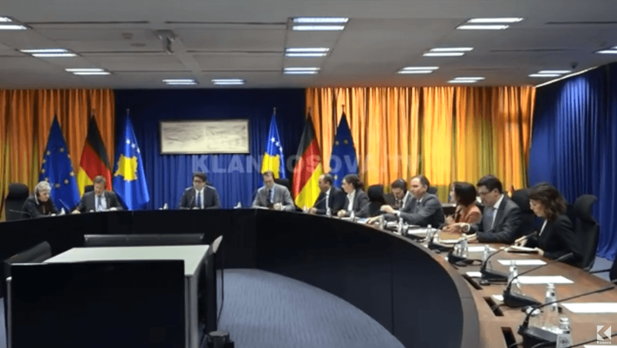 Nënshkruhet marrëveshja, edhe 38 mijë kryeqytetas do të kyçen në sistemin e ngrohjes qendrore (VIDEO)