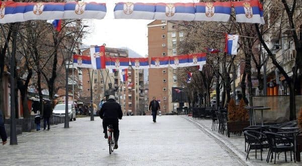 Sulmohen dy shqiptarë në Mitrovicën e veriut