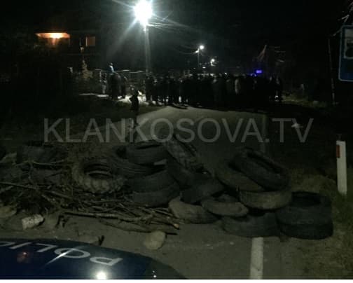 Bllokimi i rrugës në Shtërpcë, policia rekomandon qytetarët t’i përdorin rrugët alternative
