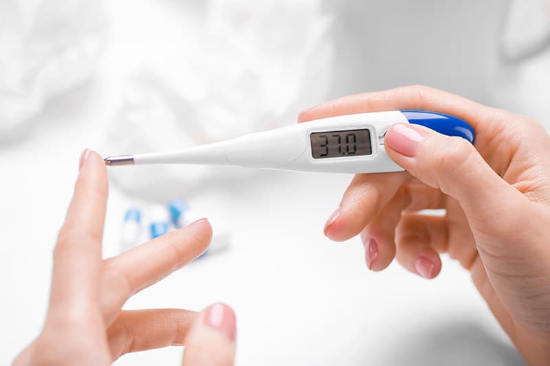 Sa duhet të ulet menjëherë temperatura e trupit me mjekim?