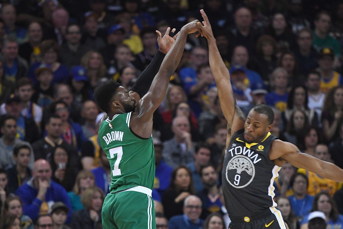 Celtics fiton në shtesë derbin e finalistëve (VIDEO)