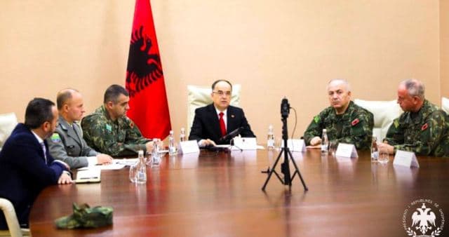 Begaj i uron për fillimin e Vitit të Ri ushtarët shqiptarë që shërbejnë larg familjeve të tyre