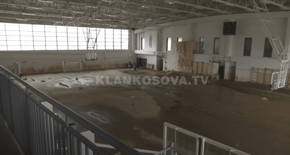 Vërshimet e lumenjve, dëmtohet OMNI Sport, vuajnë të rinjtë (VIDEO)