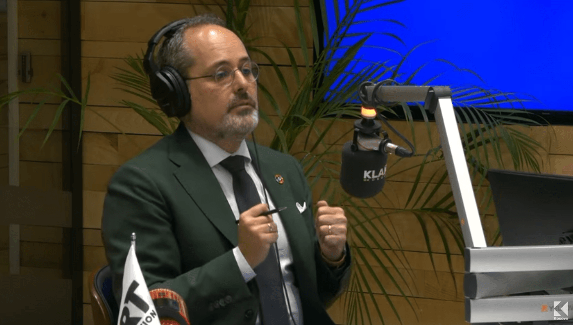 Paolucci: Kosova, ndër vendet me borxhin më të ulët në Evropë – vetëm me politika fiskale mund ta luftojë inflacionin (VIDEO)