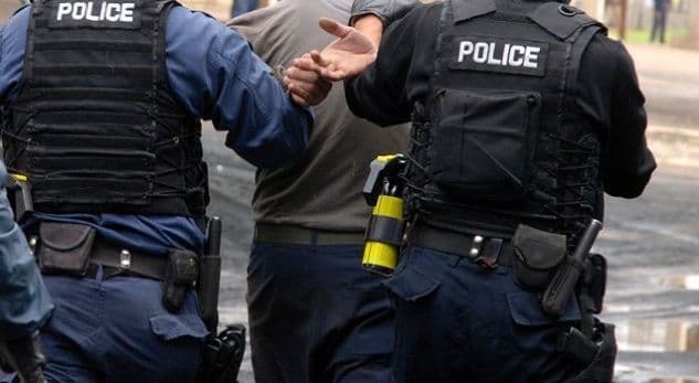 Një person therret me thikë, pesë të tjerë arrestohen në Fushë-Kosovë