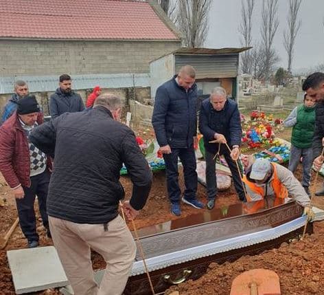 Varroset 31-vjeçari që u vra në Prizren, babai: Kurrë nuk besoja se kemi plumba për shqiptarë (FOTO)