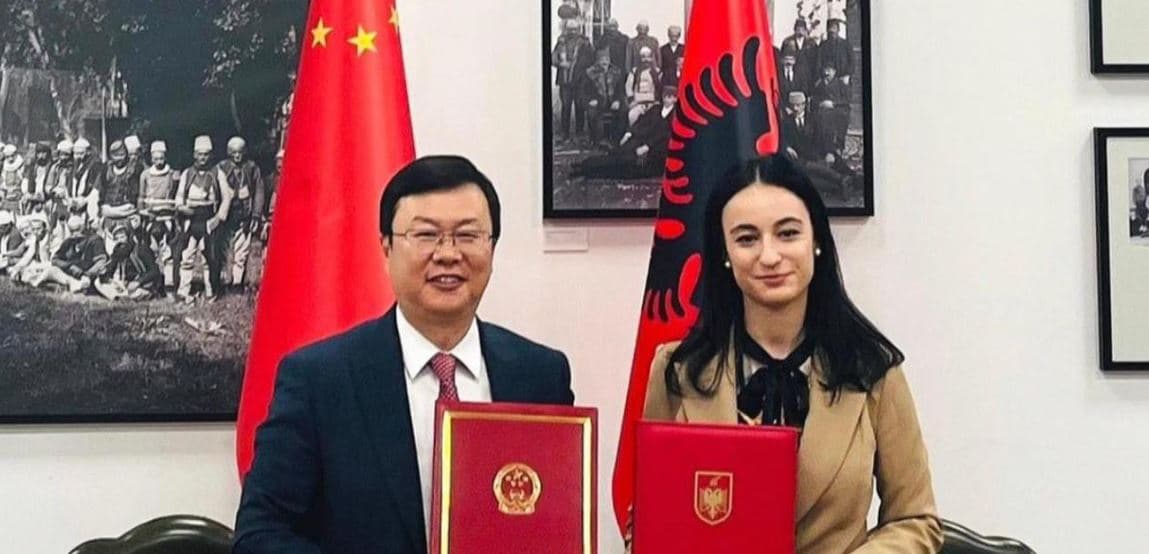 Kina ia heq vizat Shqipërisë