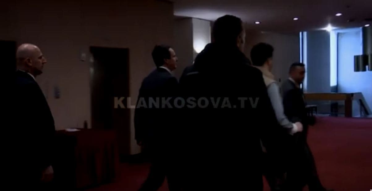 Kurti takon kryetarët e komunave, pastaj hyn në të pame (VIDEO)