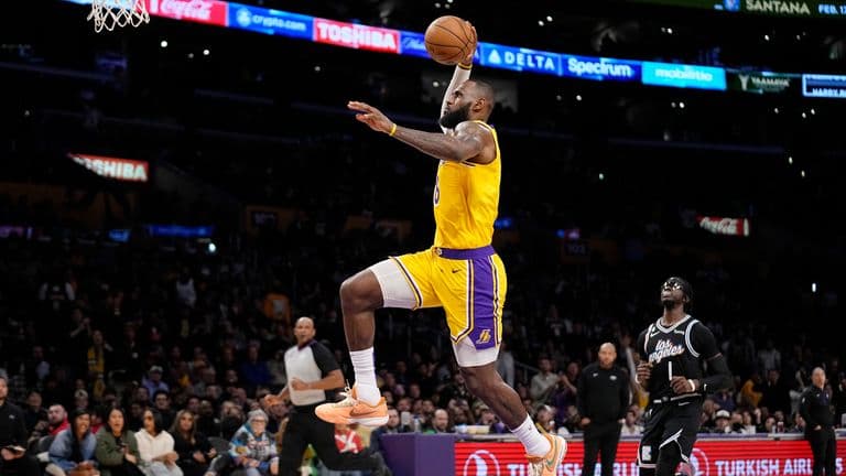 LeBron bëri histori me 9 trepikësha, por ai dhe Lakers humbin nga Clippers