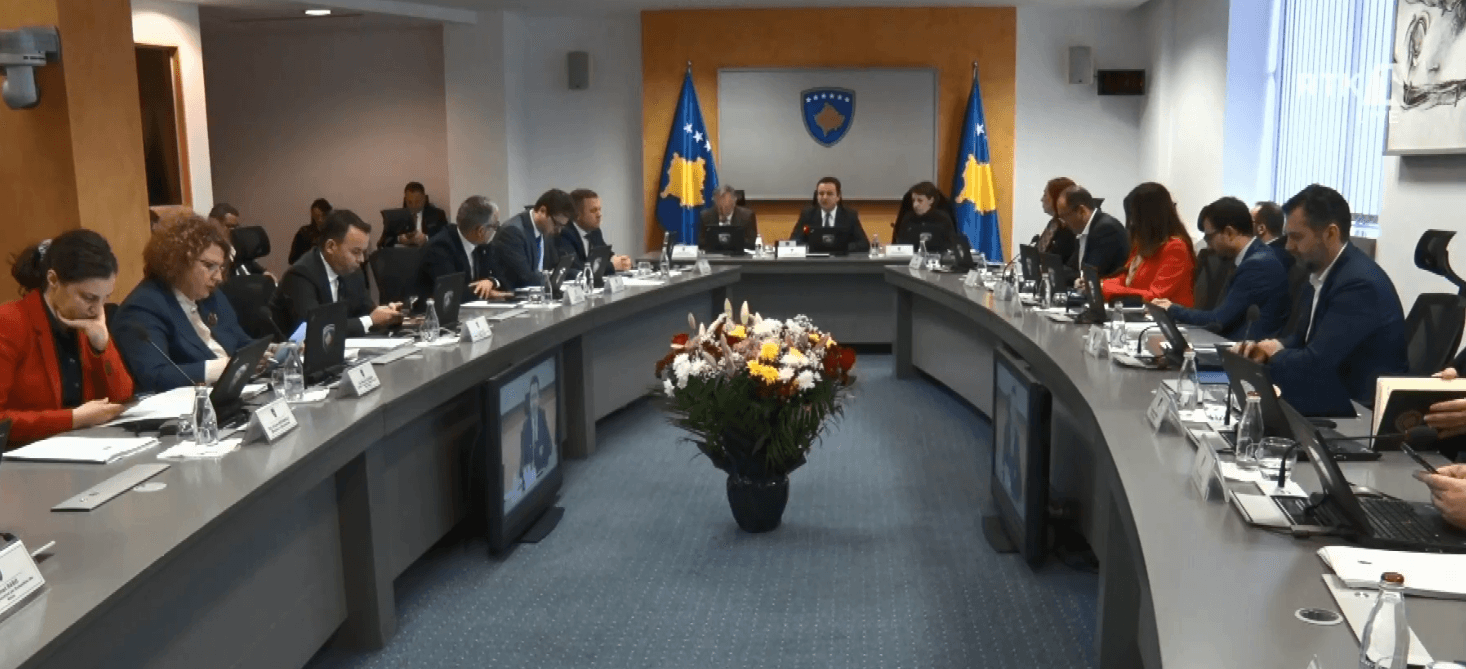 Qeveria merr vendim t'i ndajë shtesat për muajin janar për punëtorët e sektorit publik