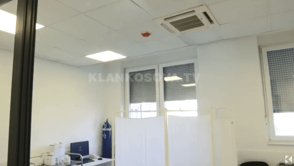 QKMF-ja në Gjilan pa ngrohje, mjekët marrin ngrohëse nga shtëpitë e tyre (VIDEO)