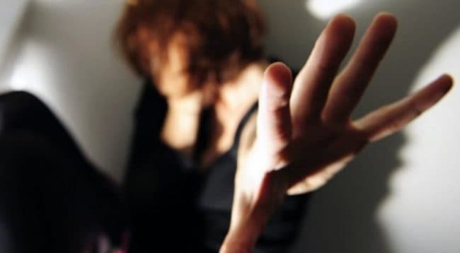 Një grua raporton në polici se ishte sulmuar seksualisht në vitin 2023