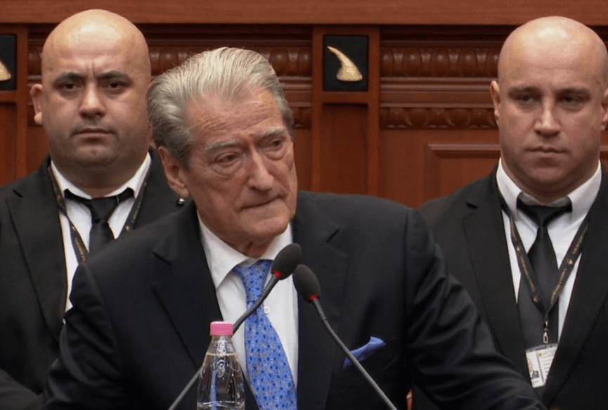Sali Berisha përjashtohet nga seanca plenare