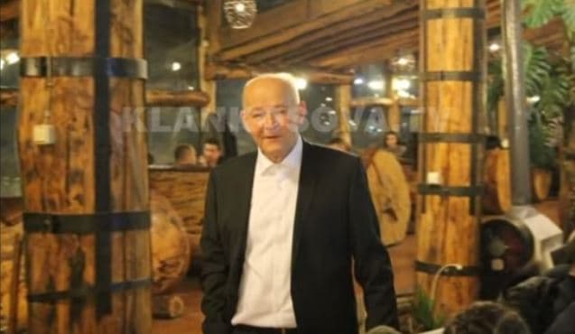 Mjeku vdes duke luajtur futboll (VIDEO)