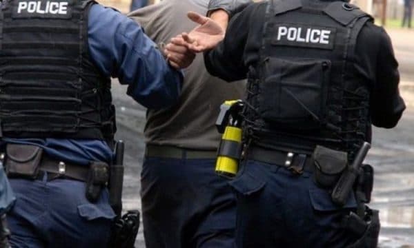 Me kallashnikov në vendin e punës, arrestohet një 24-vjeçar në Vlorë