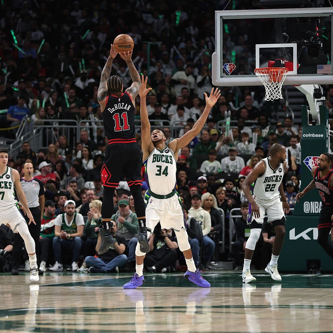 Aksionet më të mira të mbrëmjes në NBA (VIDEO)