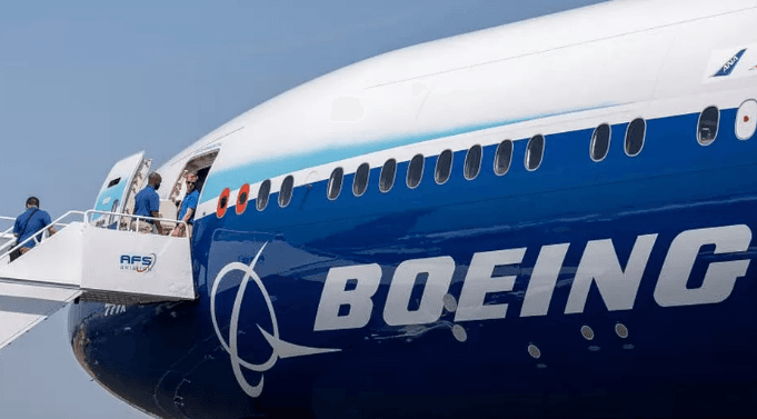 Boeing: Prodhuesi i aeroplanëve planifikonin mbylljen e 2,000 vendeve të punës