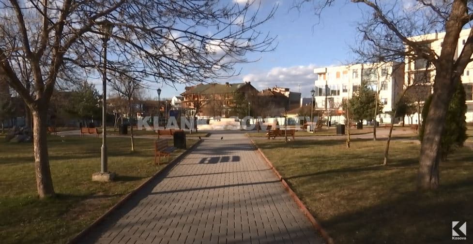 Parking mbi varre, ankohen qytetarët (VIDEO)