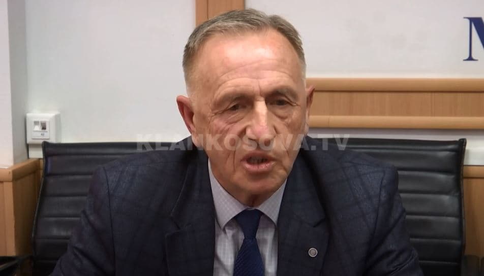 Kryesindikalisti Azemi kërkon nga Vitia paga më të larta për punëtorët teknikë dhe fizikë (VIDEO)