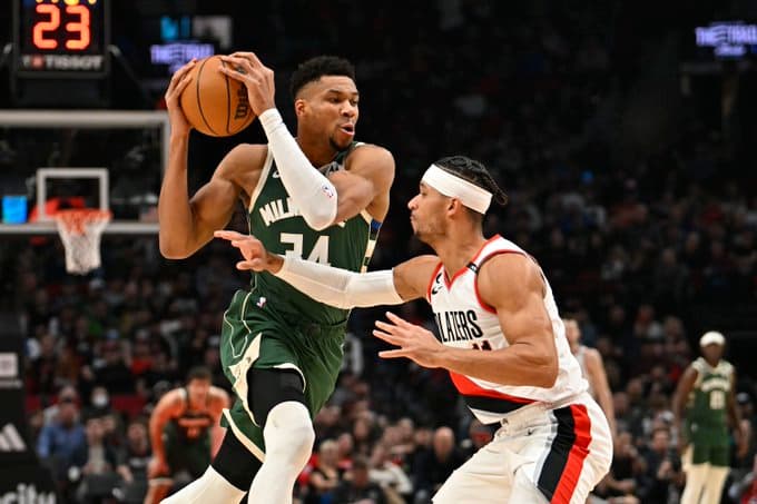 Bucks me fitoren e tetë radhazi në NBA (VIDEO)