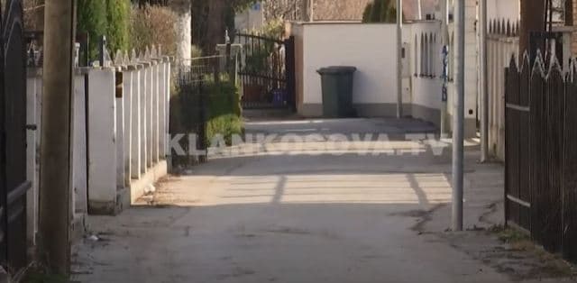 Vritet me thikë burri, për 1 makinë (VIDEO)