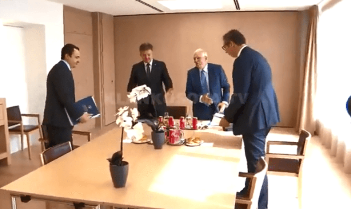 Kurti: Serbia në panik, po duan t’i bëjnë bashkë 10 kryetarë komunash e ta shpallin një president “Zajednice” (VIDEO)