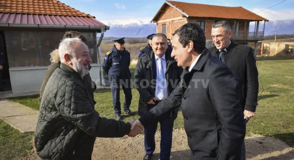 Serbët që i vizitoi dje Kurti thonë se po kërcënohen nga komuna paralele në Istog (VIDEO)
