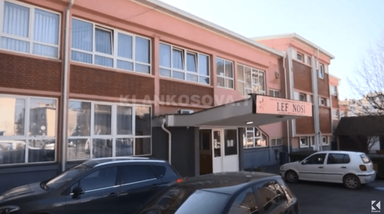 Nxënësit e shkollës speciale "Lef Nosi" i gëzohen funksionalizimit të liftit (VIDEO)
