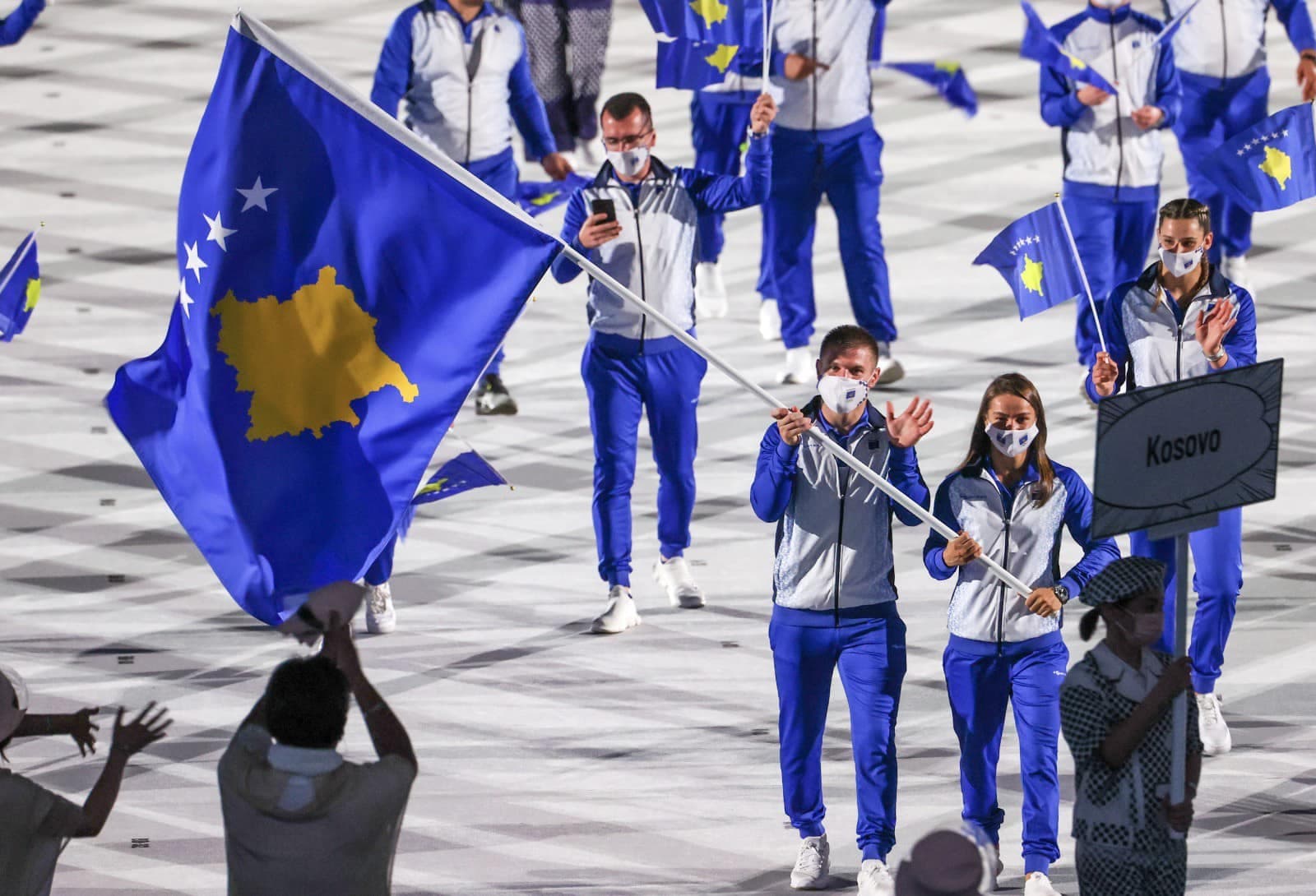 Xhudoja hijeshoi flamurin e Kosovës