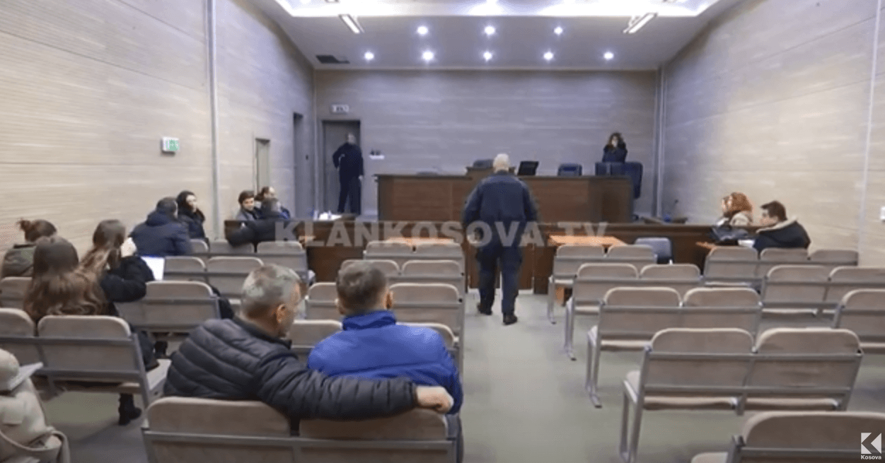 Shtyhen disa seanca për shkak të të ftohtit brenda Pallatit të Drejtësisë (VIDEO)