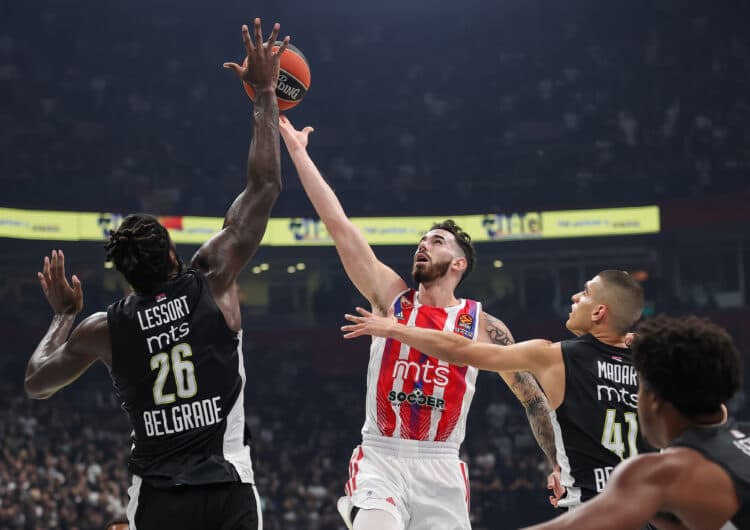 Rrahje mes basketbollistëve të Partizanit dhe Crvena Zvezdës (VIDEO)