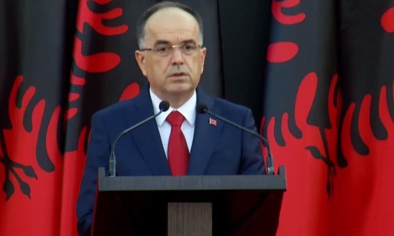 Begaj dekreton ligjin për rritjen e pagave në Shqipëri (Dokument)