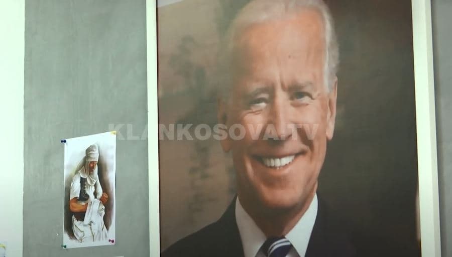 Biden nderohet edhe me një shoqatë në Ferizaj (VIDEO)