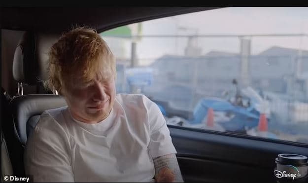 Këngëtari Ed Sheeran qan në dokumentarin e tij, flet për gruan dhe mikun e ngushtë që i vdiq (VIDEO)