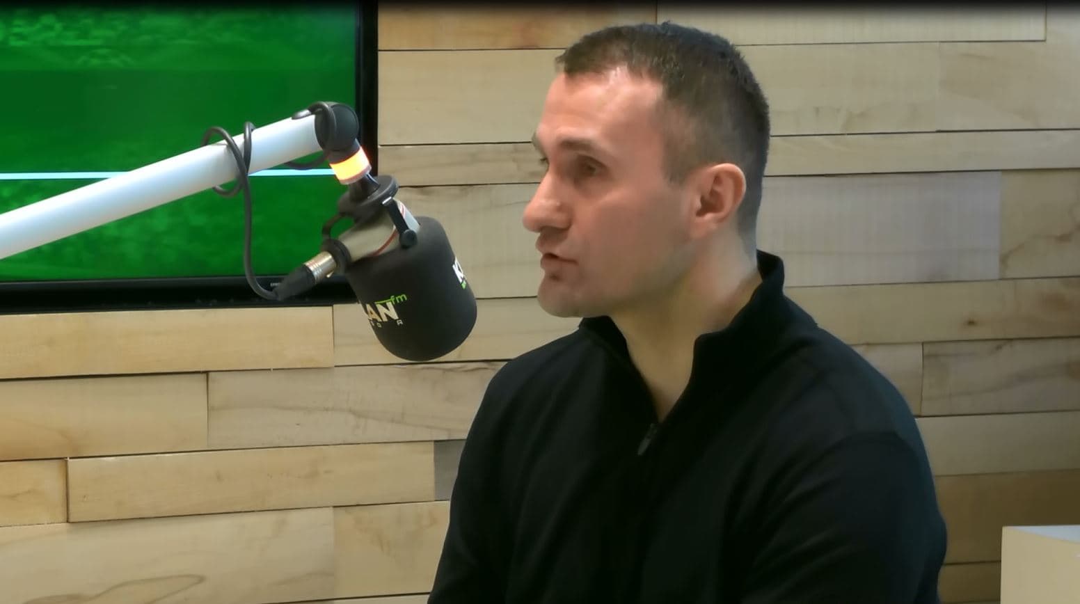 Edmond Azemi rrëfen karrierën e tij në radio Klan Kosova FM(VIDEO)