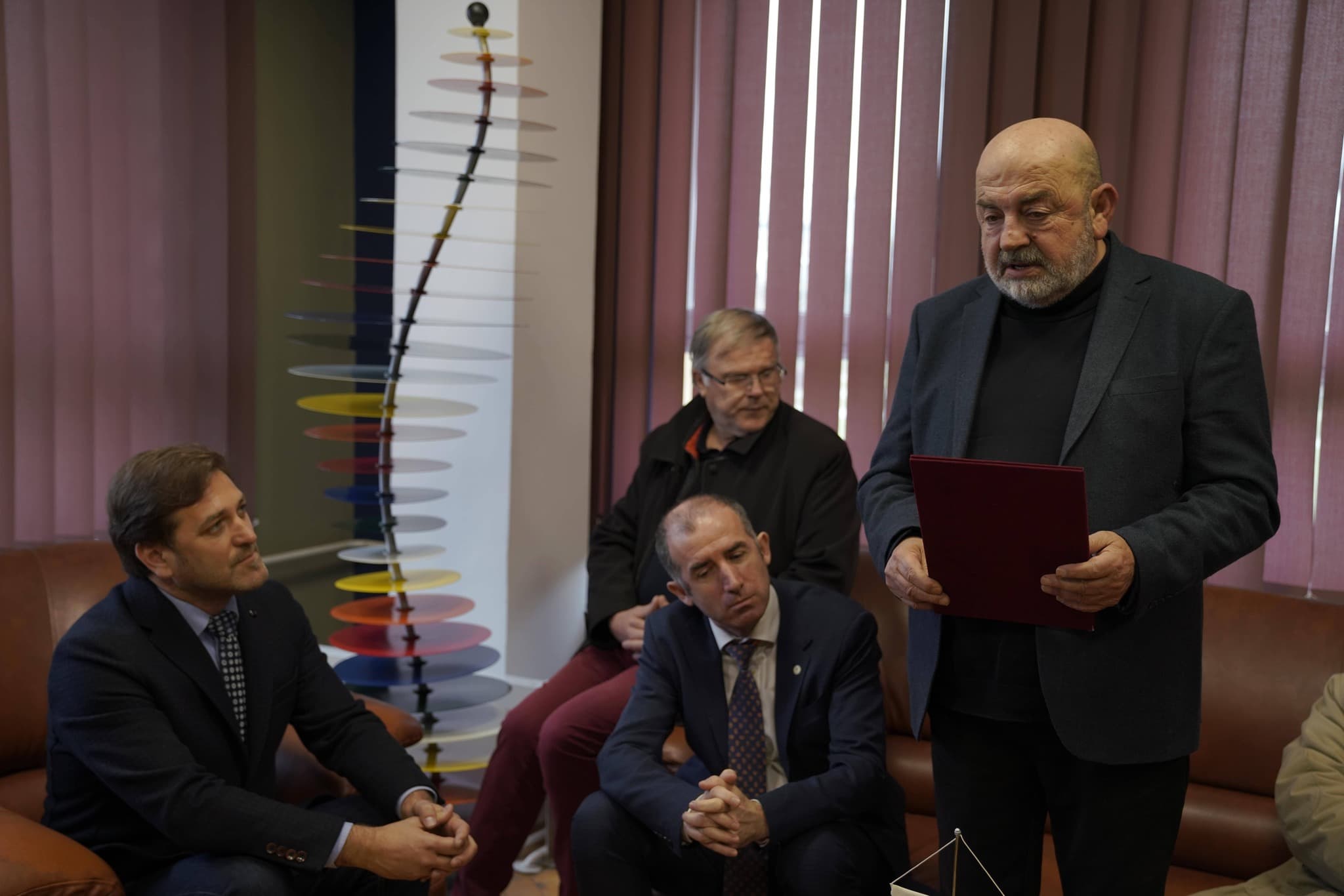 Enver Petrovcit i ndahet titulli “Profesor Emeritus”