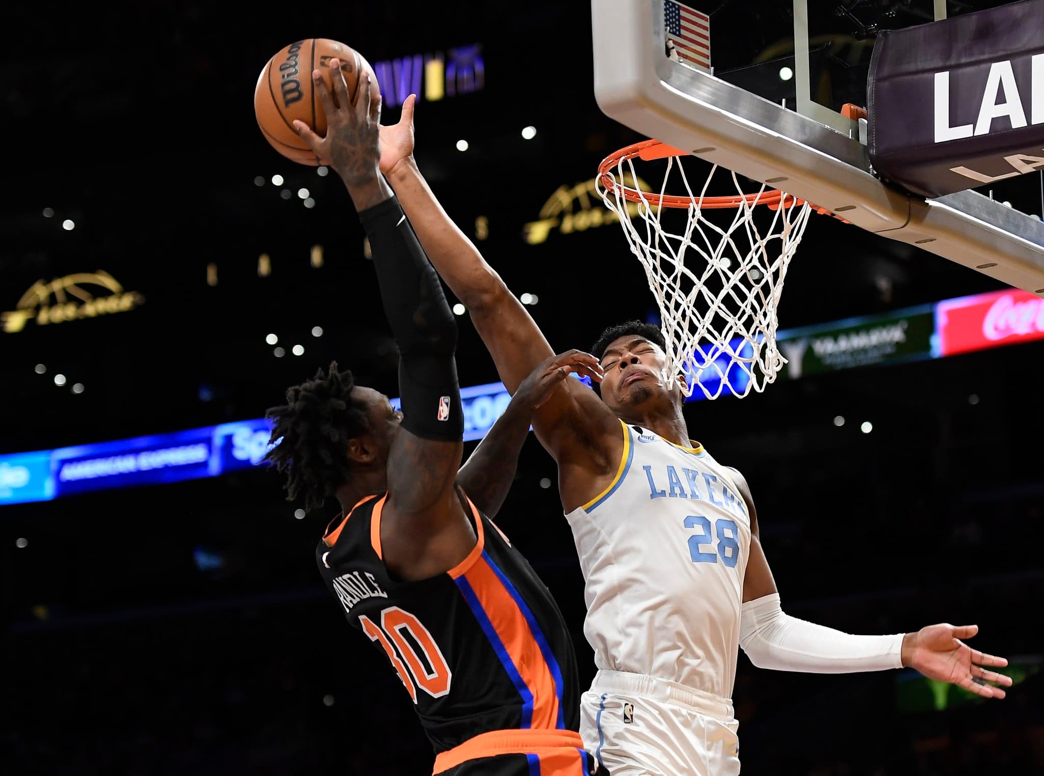 Knicks ndërprejnë serinë negative duke mposhtur Lakers (VIDEO)
