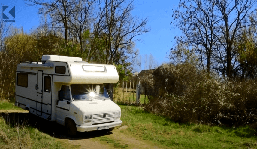 Udhëtimi me kamp-shtëpizë, një qejf i papërshkruar! (VIDEO)