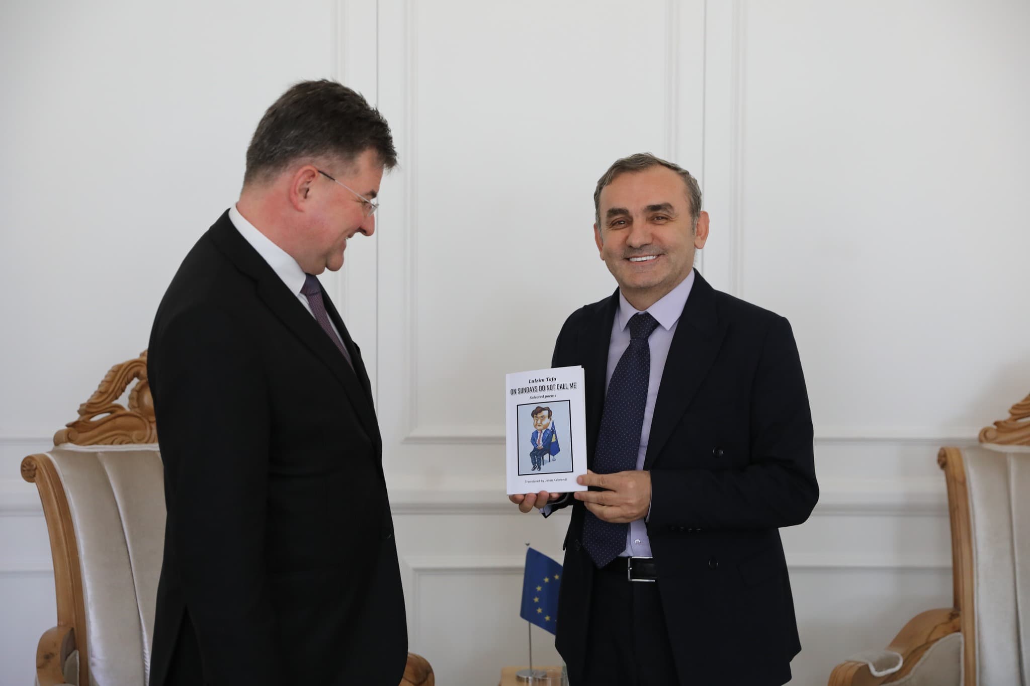 Lajçakut përmes librit i thuhet "Mos më thirr të dielave"