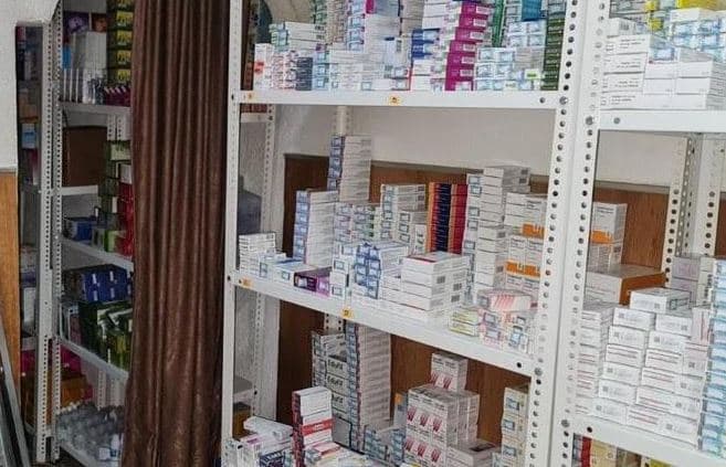Prishtinë: Kapet sasi e madhe e barnave pa banderola, arrestohen dy persona (FOTO)