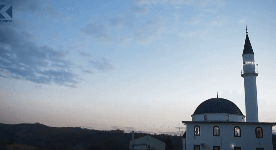 Xhamia e Herticës, sensacioni i Ramazanit (VIDEO)