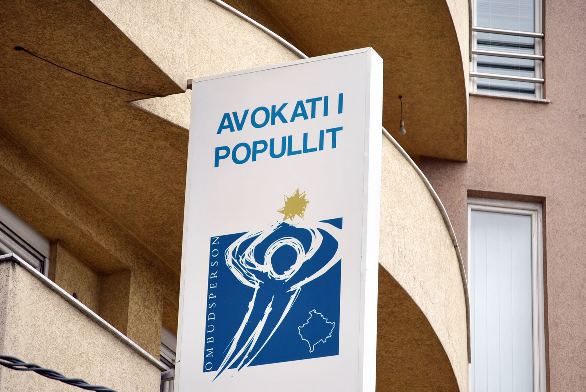 Avokati i Popullit: Me shqetësim po e përcjellim rastin e vdekjes së katërvjeçares nga Gjakova