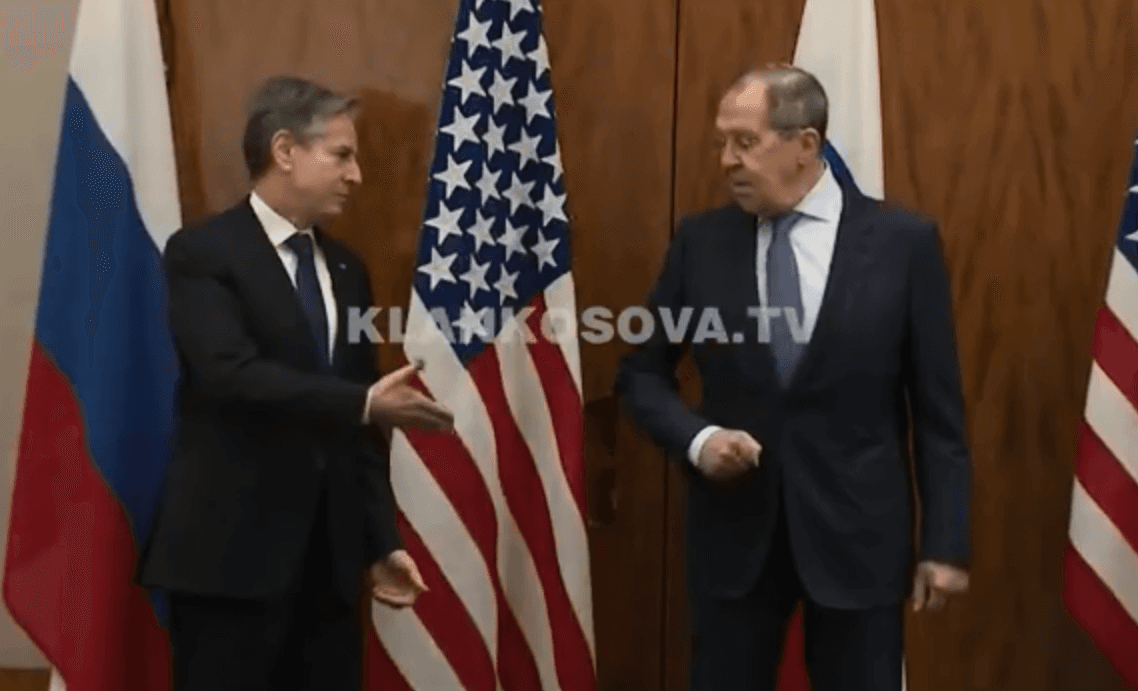 Blinken i kërkon Lavrovit ndaljen e luftës në Ukrainë (VIDEO)