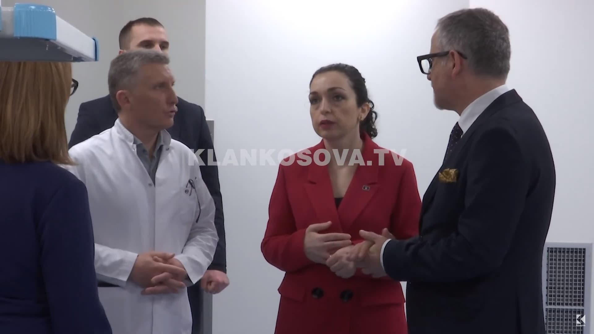 Osmani e Vitia në Gjinekologji, shohin nga afër punën për IVF (VIDEO)