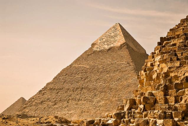 Zbulohet tuneli në piramidën e madhe të Gizës që mund të çojë te varri i mbretit Khufu