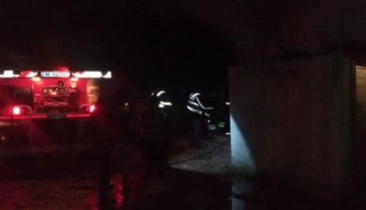 Korçë, pronari i vë flakën banesës së tij