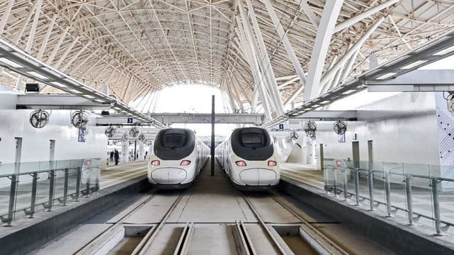 Treni me shpejtësi të lartë që "shkurton" shkretëtirën saudite